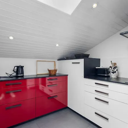 Mars 501 Sur La Place Du Village A Avec Vue Sur Les Alpes Anzere