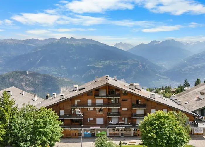 Mars 501 Sur La Place Du Village A Avec Vue Sur Les Alpes *